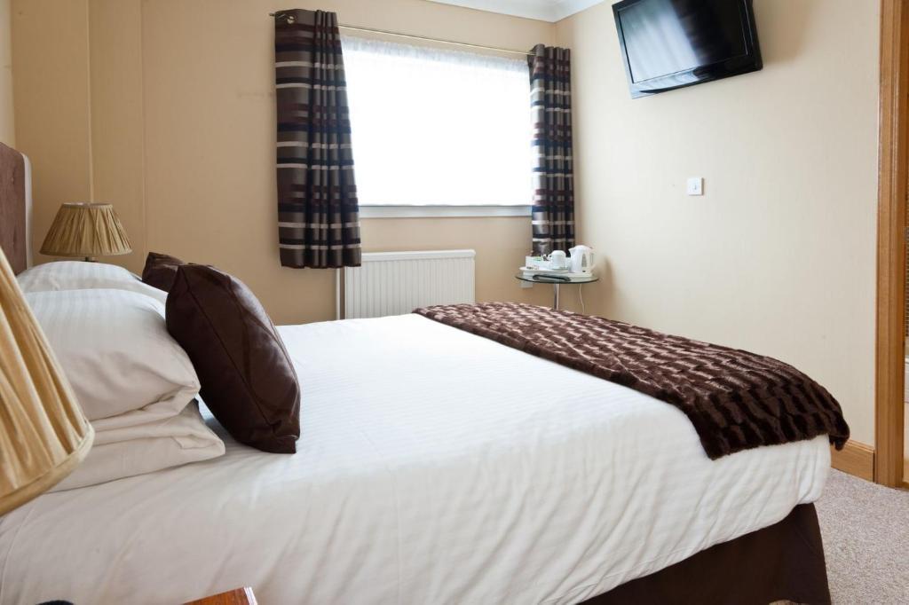 Caledonia Hotel Rosyth Room photo