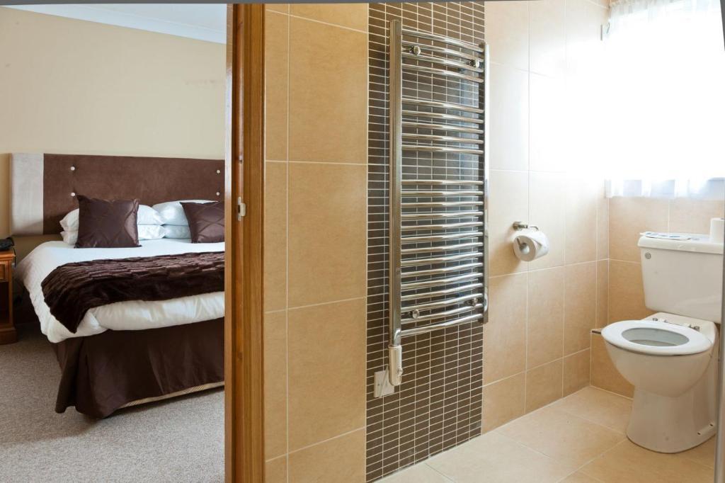 Caledonia Hotel Rosyth Room photo