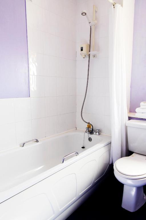 Caledonia Hotel Rosyth Room photo