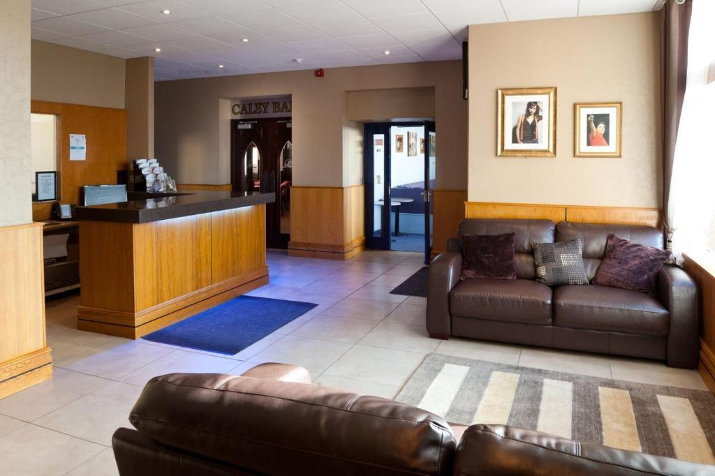 Caledonia Hotel Rosyth Exterior photo