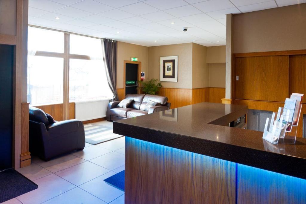 Caledonia Hotel Rosyth Exterior photo